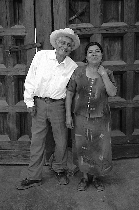 オアハカの木彫り作家イシドーロ・クルースとマルガリータ夫人
