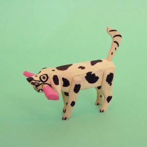 オアハカ ウッドカービング マルティンサンティアーゴ 骨をくわえた犬 置物