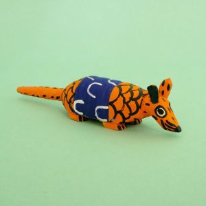 オアハカ ウッドカービング マルティンサンティアーゴ アルマジロ 置物