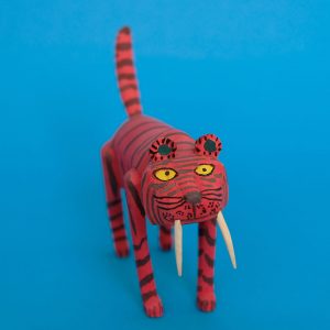 サーベルタイガー 木彫り 置物