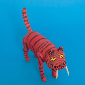 サーベルタイガー 木彫り 置物