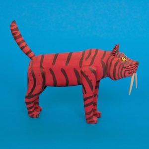 サーベルタイガー 木彫り 置物