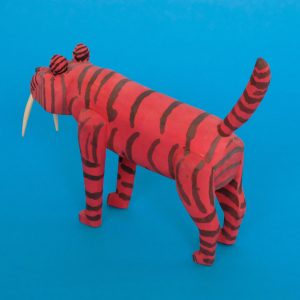 サーベルタイガー 木彫り 置物