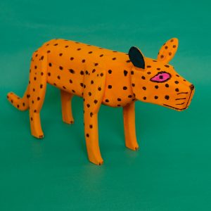 オレンジ犬 置物