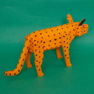 オレンジ犬 置物