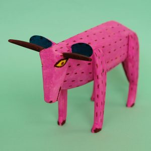 木彫りの牛 牛（木彫 置物）- LABRAVA [メキシコ 民芸 フォークアート 雑貨]
