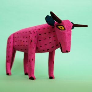 牛（木彫り 置物）- LABRAVA [メキシコ 民芸 フォークアート 雑貨]
