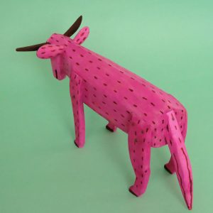 ピンク牛 置物