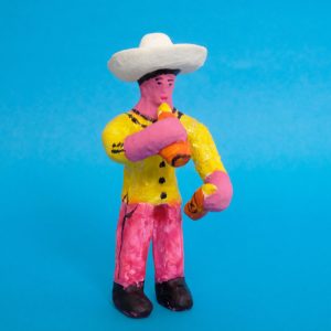 トラヤカパン ビールを飲む男