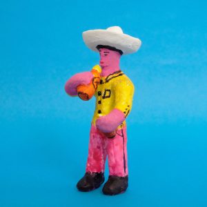 トラヤカパン メキシコビールを飲む男