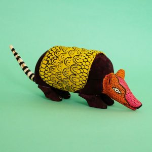 信頼も厚い LABRAVA アルマジロ（オアハカ木彫）- [メキシコ フォーク 民芸 工芸品