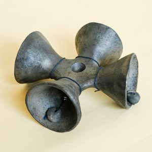 メキシコ 黒陶 四つベル