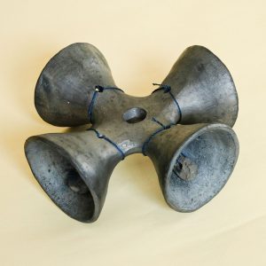 メキシコ 黒陶 四つベル