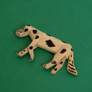 寝転ぶ犬 木彫 置物