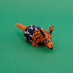 アルマジロ 置物