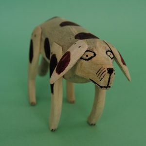木彫りの犬 チワワの木彫りを作りました