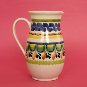 マジョリカ焼のピッチャー