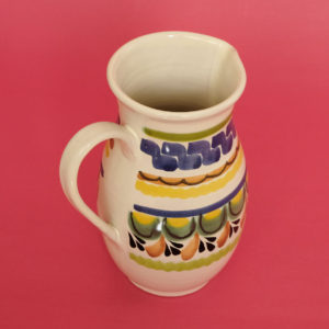 マジョリカ焼のピッチャー