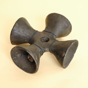 メキシコ 黒陶 四つベル