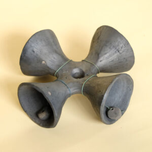 メキシコ 黒陶 四つベル