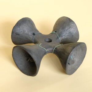 メキシコ 黒陶 四つベル