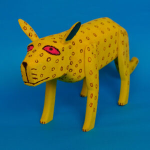 ウッドカーヴィング 黄色い犬