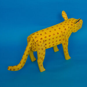 ウッドカーヴィング 黄色い犬