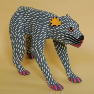 イサイーアス ヒメネス 木彫り熊