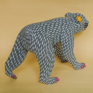 イサイーアス ヒメネス 木彫り熊