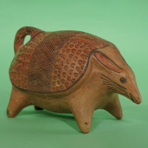 ゲレーロ州 ナワ族のやきもの アルマジロ置物