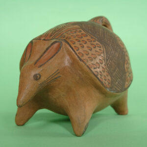 ゲレーロ州 ナワ族のやきもの アルマジロ置物